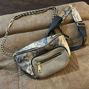 STEVE MADDEN Waist/Sling/Purse Sparkle Faux Snakeskin‎ Bag #B-497.